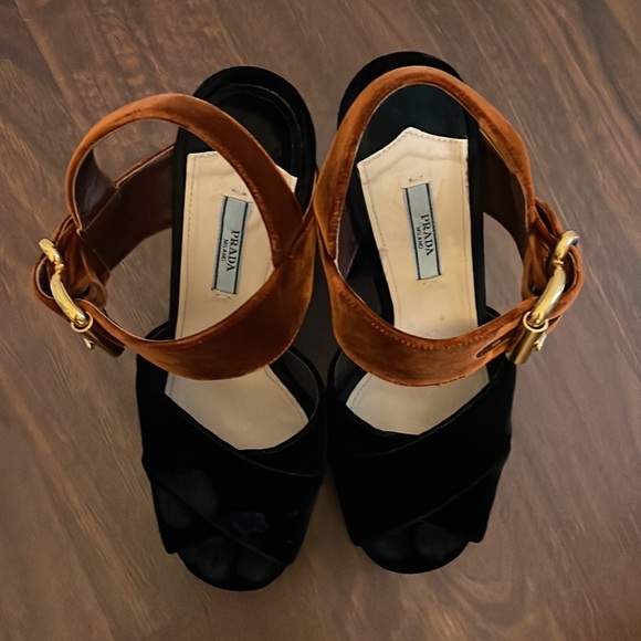 Prada velvet two-toned platform sandals - Picture 3 of 5